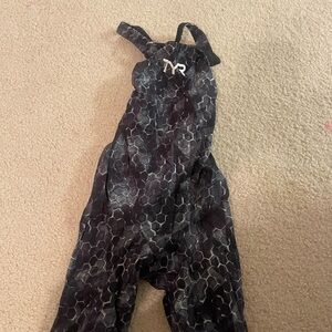 Women’s swimming tech suit